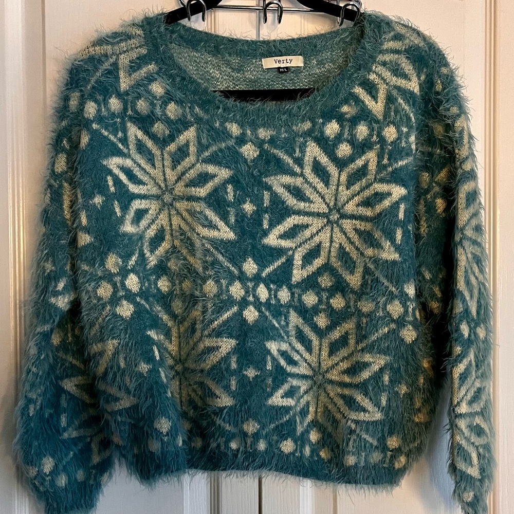 VERTY WOMENS SWEATER, BLUE & WHITE. Size medium